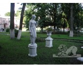 Садово-парковая скульптура «Женщина с амфорой»